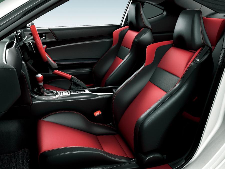  Toyota GT 86 GT Limited 2012 года  (фото 4 из 7)